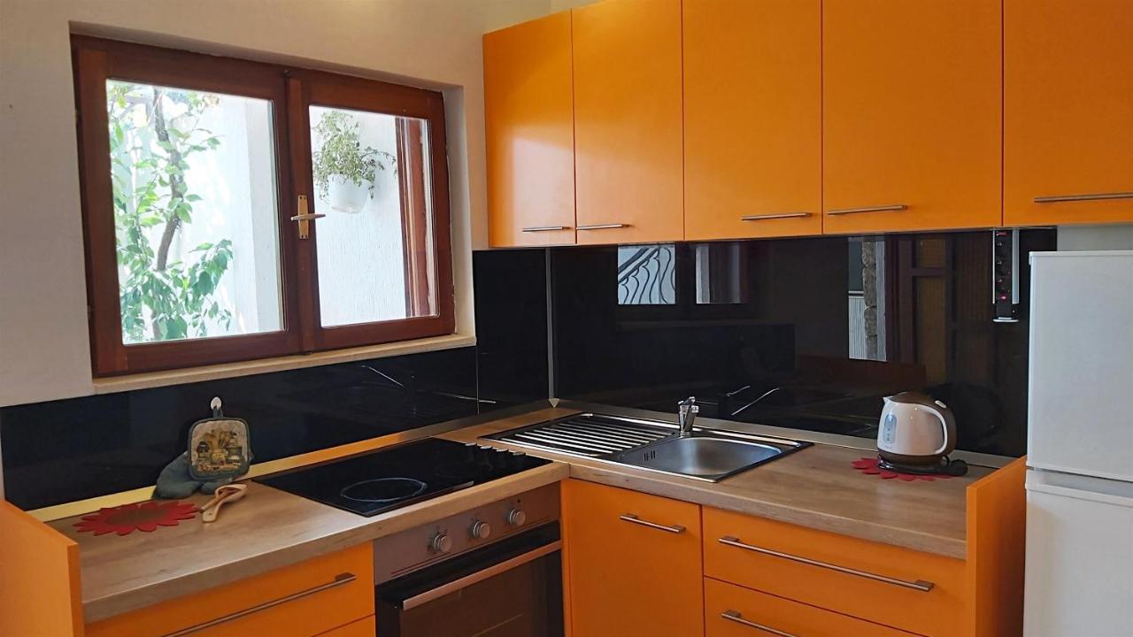 Apartments Gajo Омиш Экстерьер фото