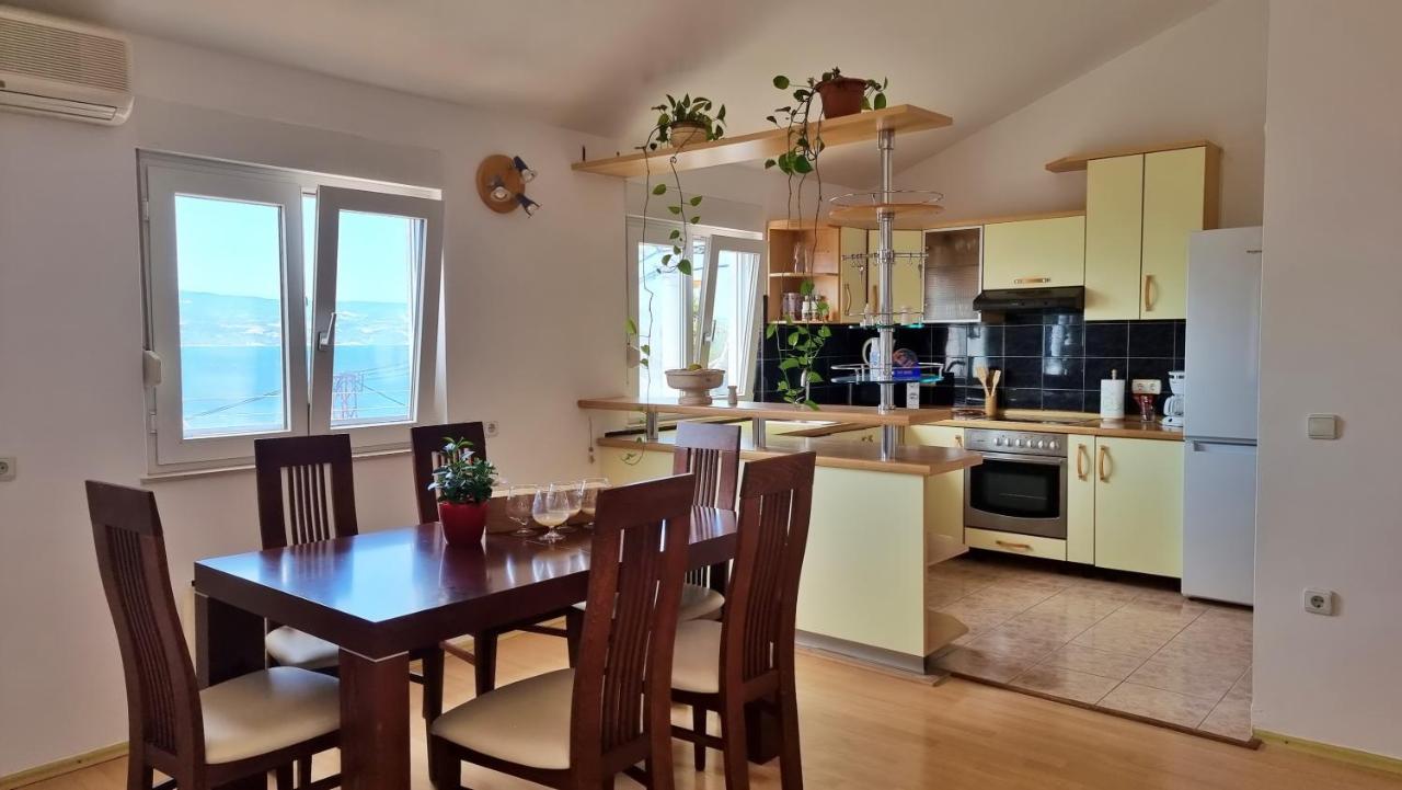Apartments Gajo Омиш Экстерьер фото