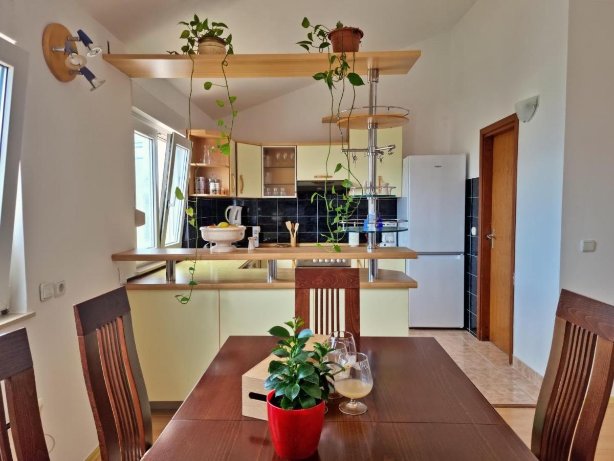Apartments Gajo Омиш Экстерьер фото
