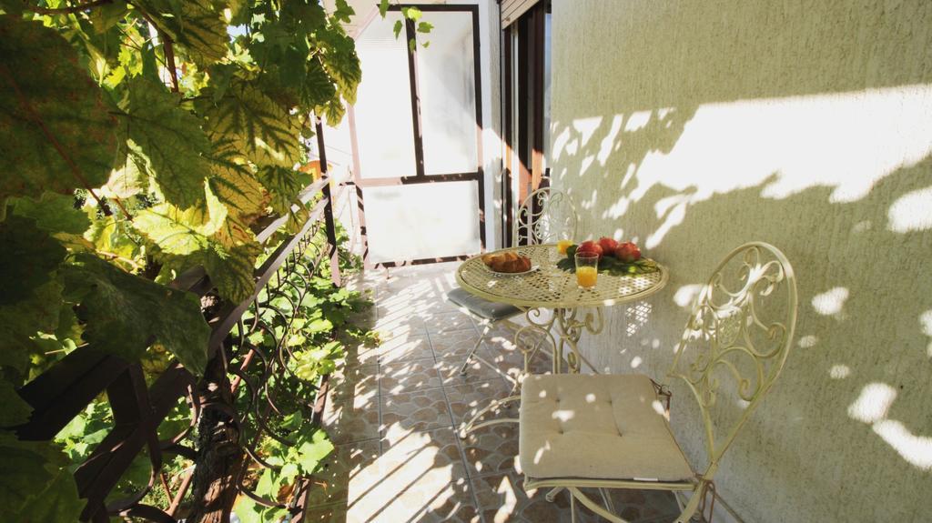 Apartments Gajo Омиш Экстерьер фото