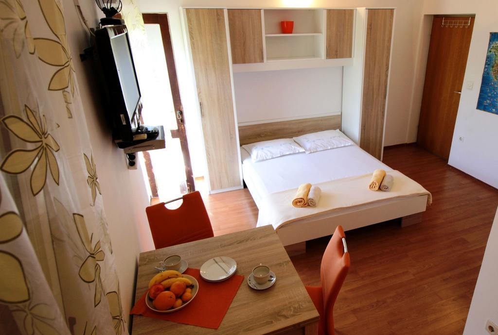 Apartments Gajo Омиш Экстерьер фото